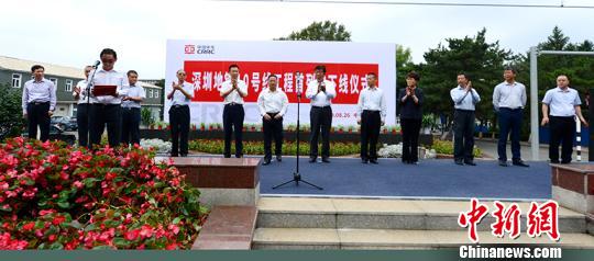 自带“随车医生”等硬核技术深圳地铁10号线首列车下线