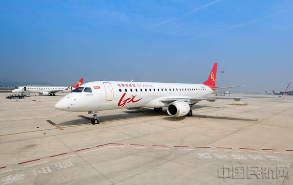 图：北部湾航空E190客机_副本.jpg