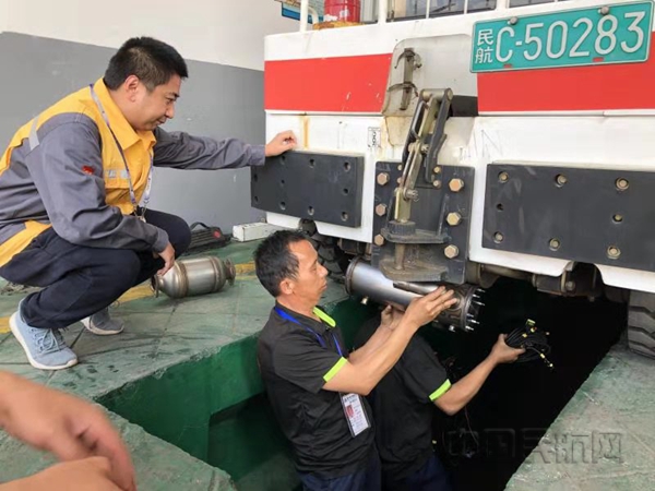 图：专业机构对车辆进行尾气改造2.jpg