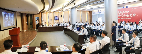 参会人员通过短片回顾“两航”起义（贺晟 摄）07.jpg