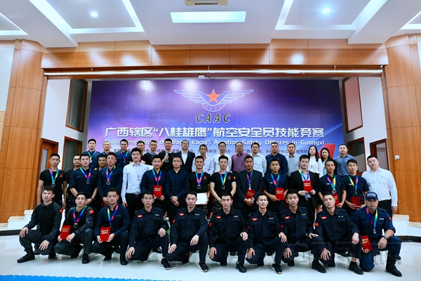 图  获奖人员集体合影3.jpg