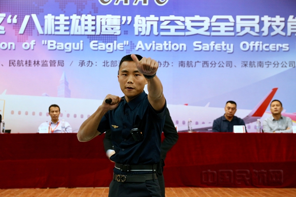图  北部湾航空安全员汇报演出2.jpg